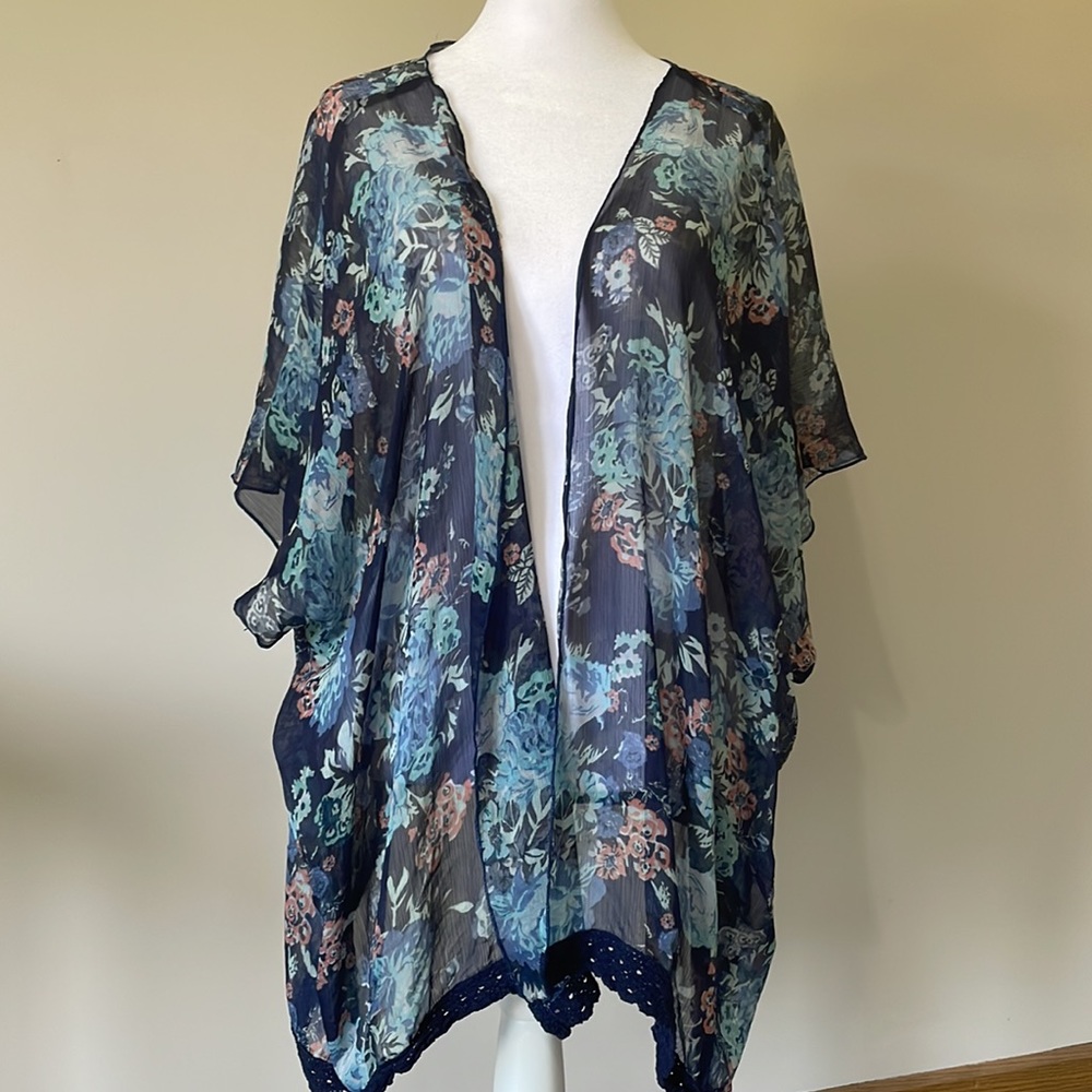 Mason & Mackenzie Floral Kimono